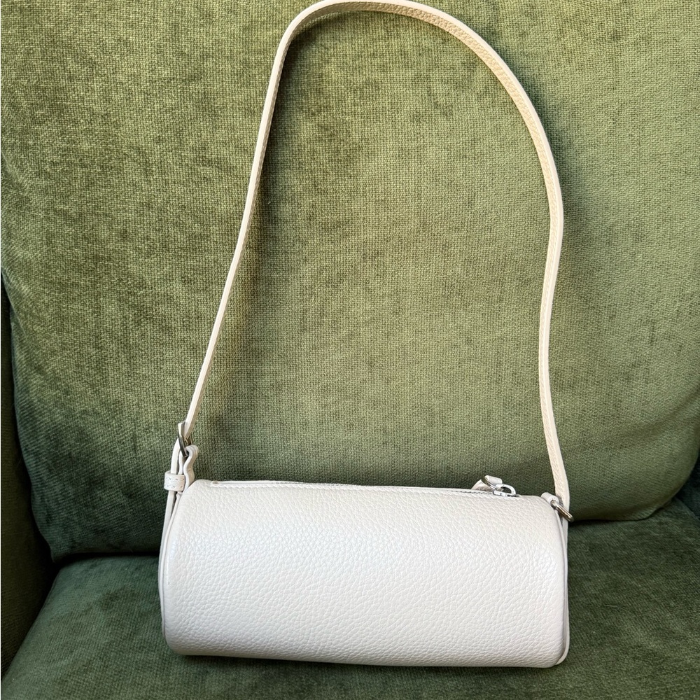 The Horse Romy in Oat Leather Barrel Bag - Picture 2 of 6